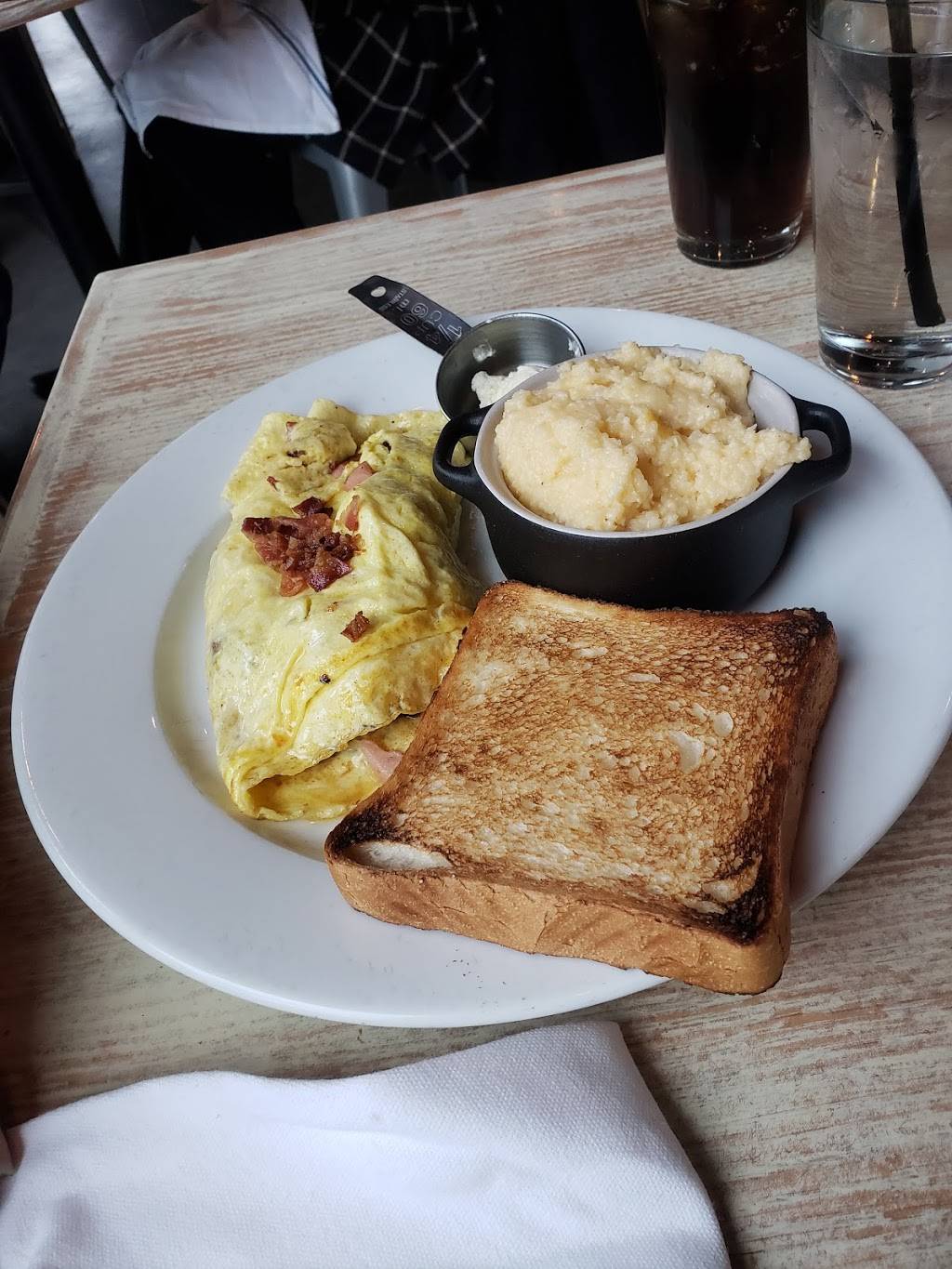 Bufords Kitchen | restaurant | 100 Adios Dr, Washington, PA 15301, USA | 7242492986 OR +1 724-249-2986