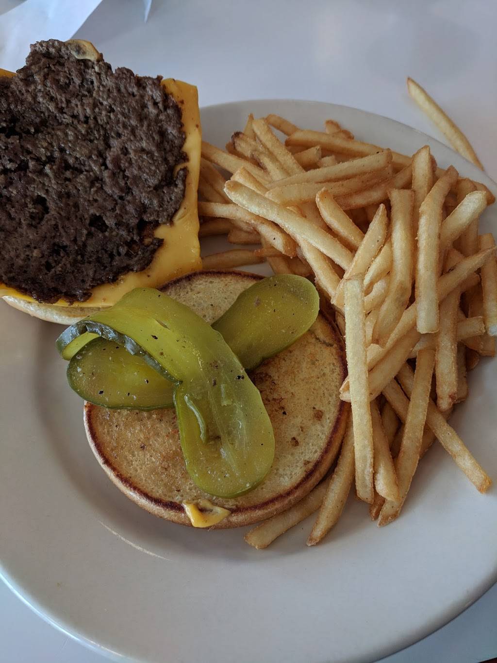 Steak n Shake | restaurant | 831 Clepper Ln, Cincinnati, OH 45245, USA | 5139430990 OR +1 513-943-0990