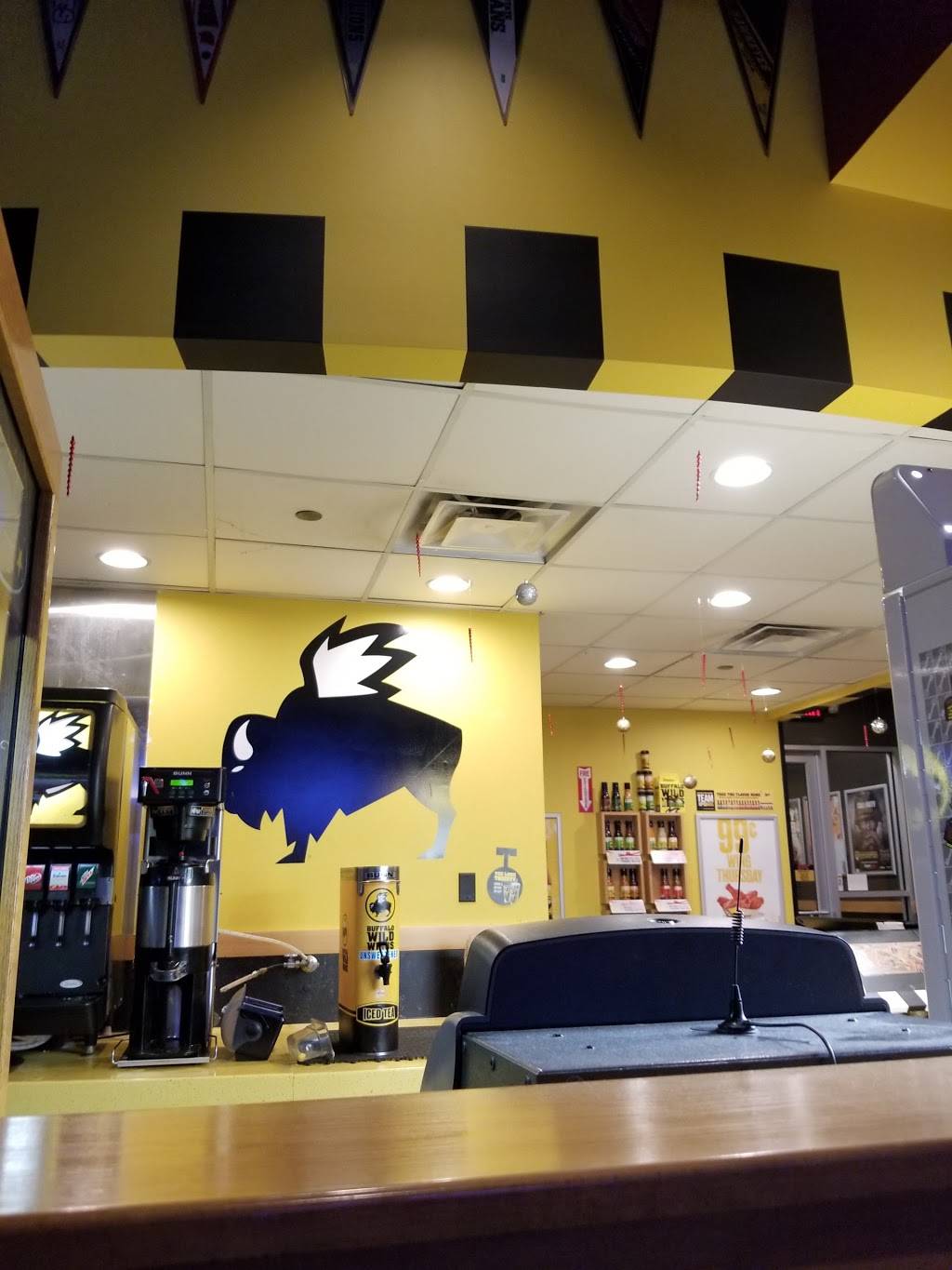 Buffalo Wild Wings | restaurant | 2515 Southlake Mall Drive, Merrillville, IN 46410, USA | 2197949453 OR +1 219-794-9453