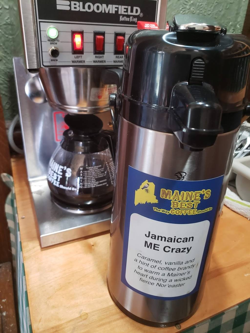 Charlies | restaurant | 118 E Main St, Dover-Foxcroft, ME 04426, USA | 2078028099 OR +1 207-802-8099