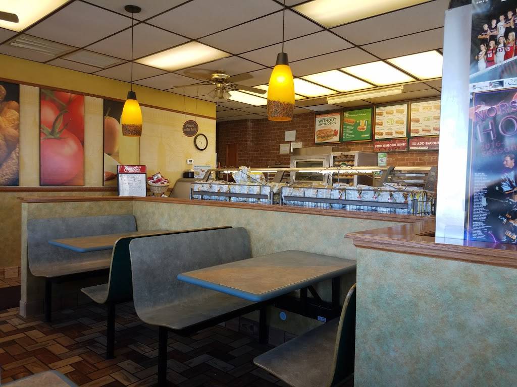 Subway | restaurant | 105 Dix St, Columbus, WI 53925, USA | 9206235453 OR +1 920-623-5453