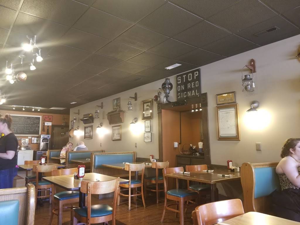 Railroad Cafe | restaurant | 641 W Main St, Mitchell, IN 47446, USA | 8129922300 OR +1 812-992-2300