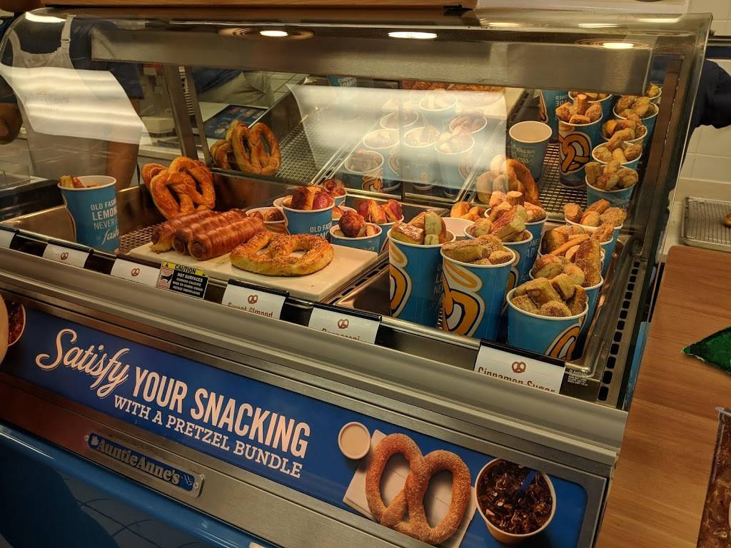Auntie Annes | cafe | 5371 Factory Shops Blvd Suite 590, Ellenton, FL 34222, USA | 9417236612 OR +1 941-723-6612