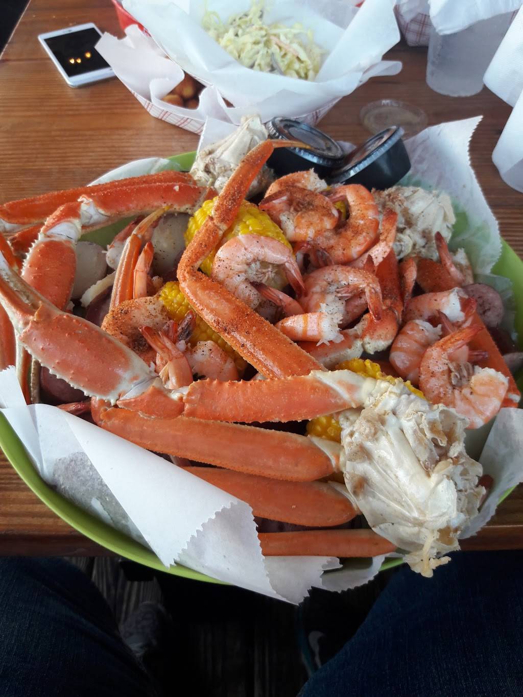 Flying Fish Bar & Grill | restaurant | 7906 US-80, Savannah, GA 31410, USA | 9128972009 OR +1 912-897-2009