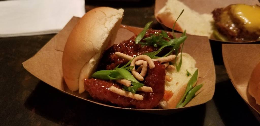 Green Dot Stables | restaurant | 2200 W Lafayette Blvd, Detroit, MI 48216, USA | 3139625588 OR +1 313-962-5588