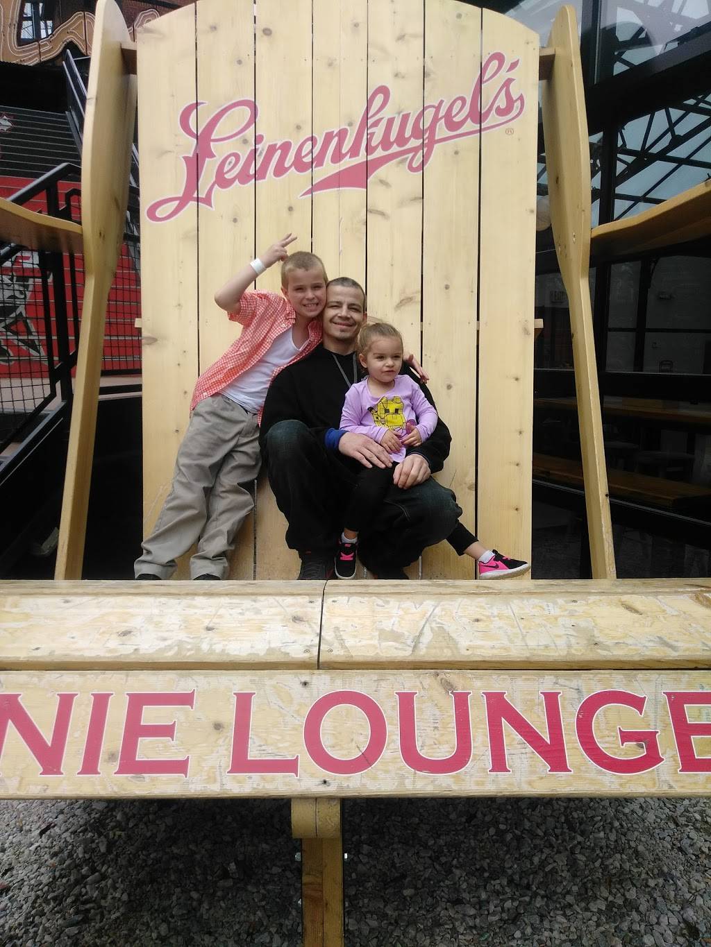 Leinie Lodge & Beer Garden | restaurant | 4 Market Pl, Baltimore, MD 21202, USA | 4432083316 OR +1 443-208-3316