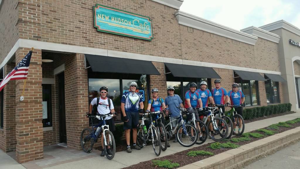 Tuckers Kitchen & Bar | restaurant | 56849 Grand River Ave, New Hudson, MI 48165, USA | 2486173109 OR +1 248-617-3109