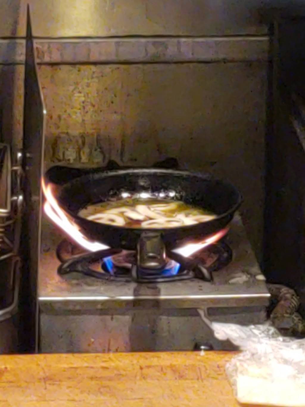 Dickens Grille & Spirits | restaurant | 9646 W Greenfield Ave, West Allis, WI 53214, USA | 4142580888 OR +1 414-258-0888