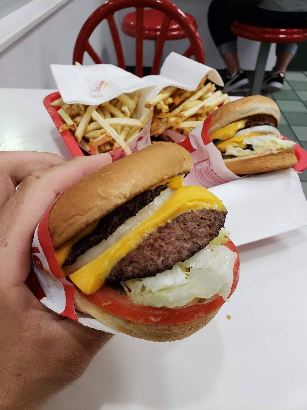 In-N-Out Burger | restaurant | 310 N. Harvey Dr., Glendale, CA 91206, USA | 8007861000 OR +1 800-786-1000