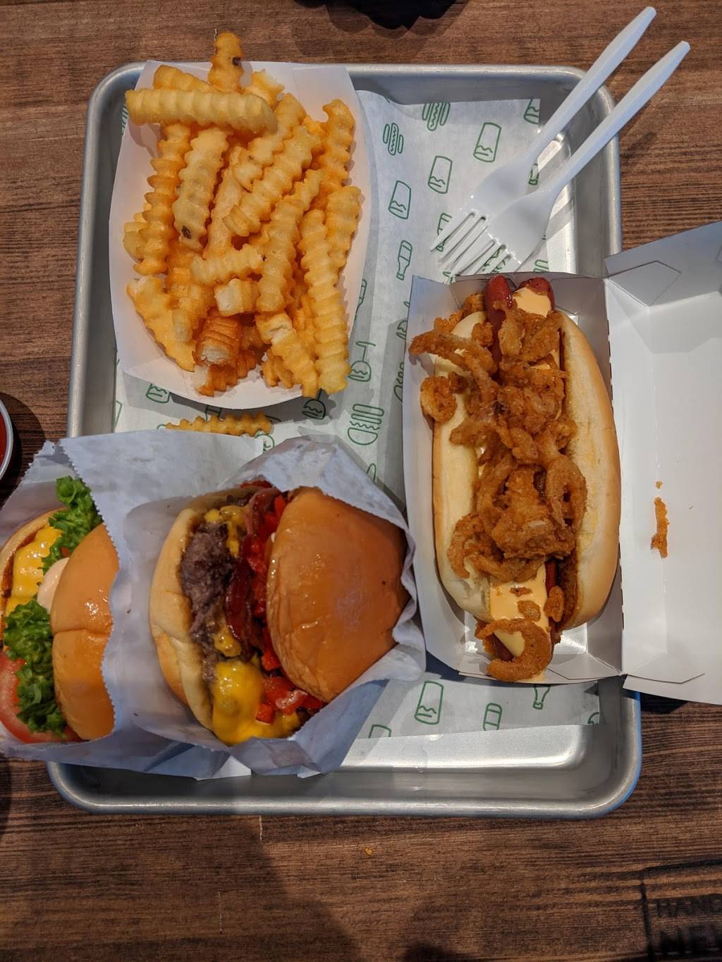 Shake Shack | restaurant | 795 Haddonfield Rd, Cherry Hill, NJ 08002, USA | 8563829870 OR +1 856-382-9870