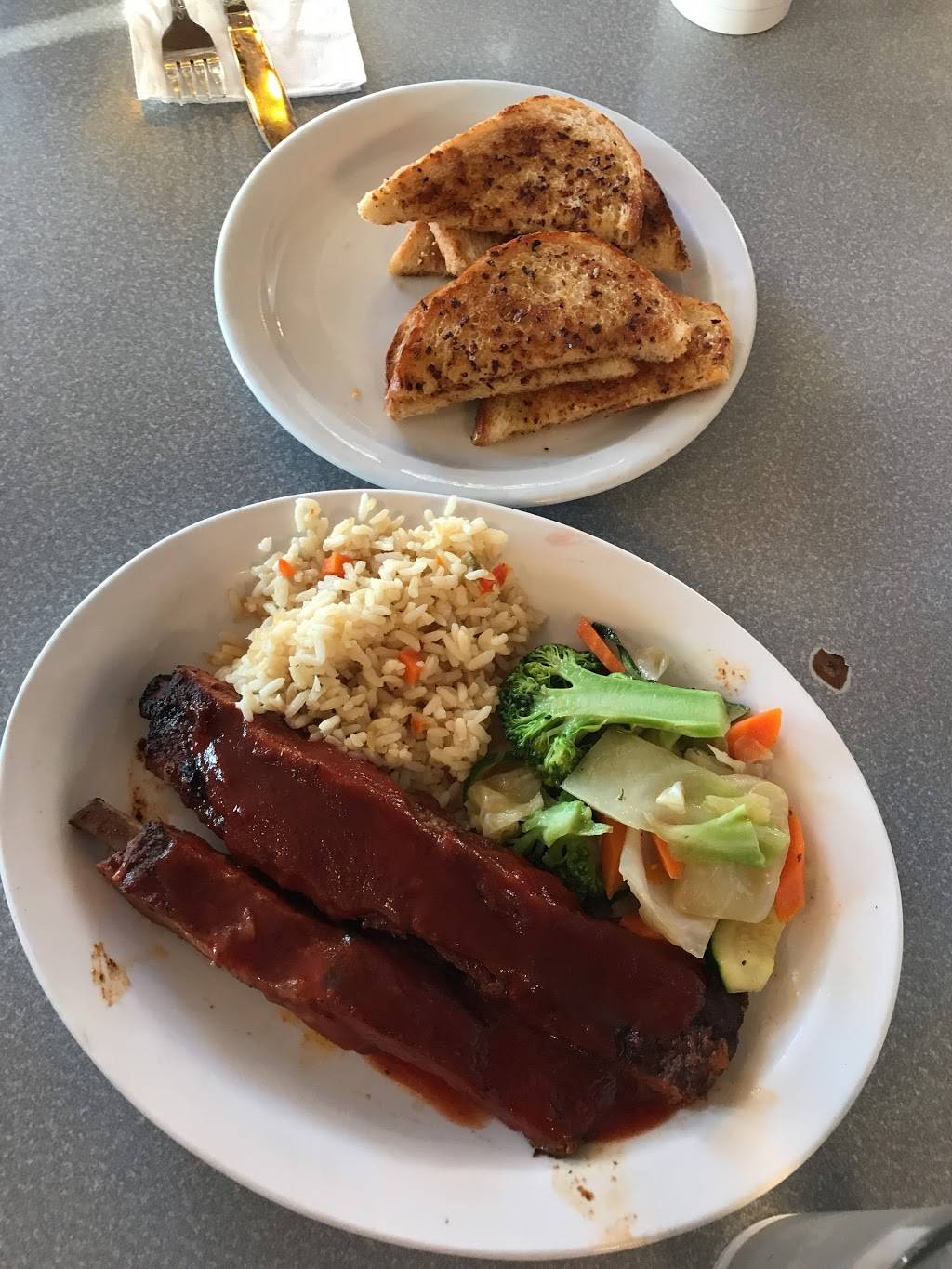 Bar-B-Q Pit | restaurant | 1720 G St, Merced, CA 95340, USA | 2093832558 OR +1 209-383-2558