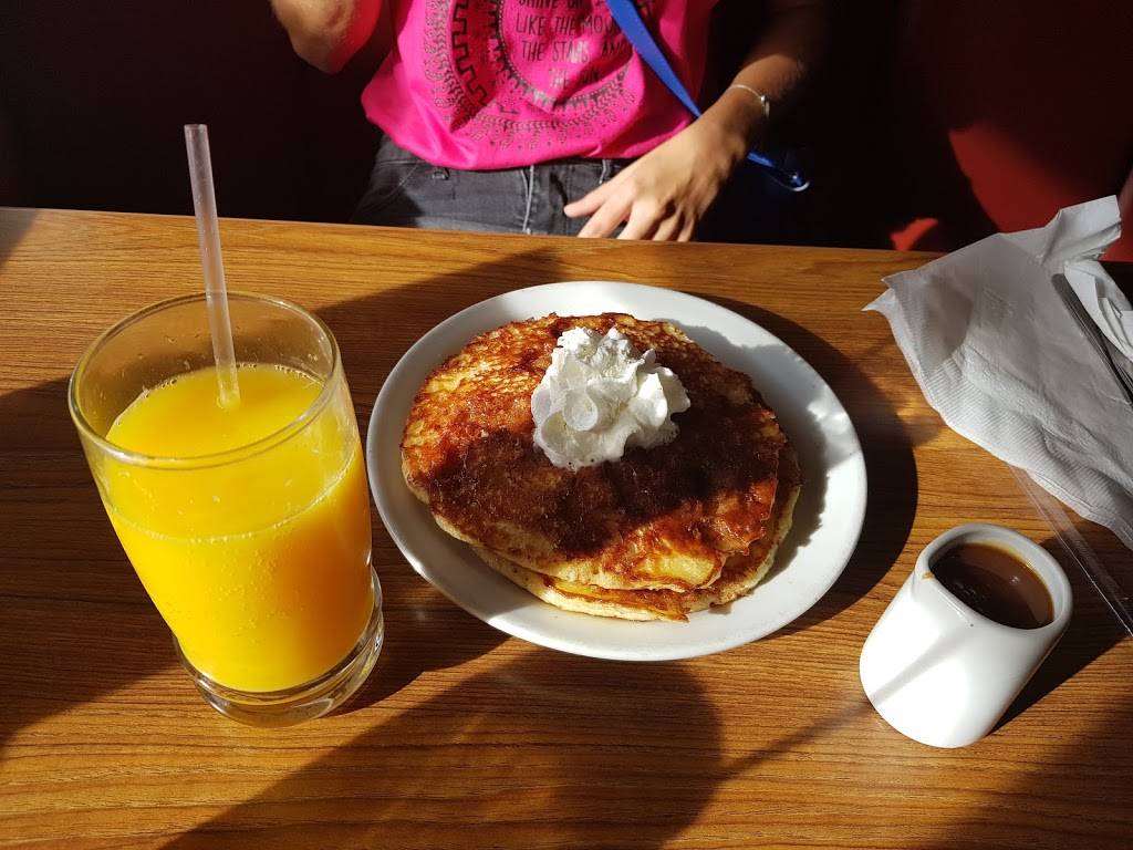 Dennys | restaurant | 12820 CA-33, Gustine, CA 95322, USA | 2098263723 OR +1 209-826-3723