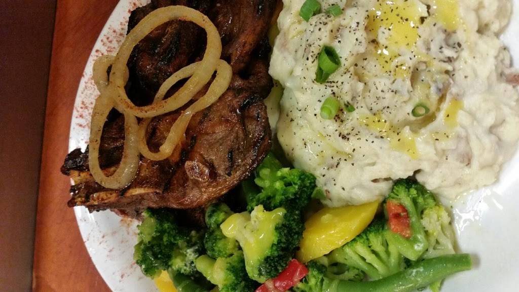 Carolina Kitchen Bar & Grill | restaurant | 6501 America Blvd, Hyattsville, MD 20782, USA | 3019272929 OR +1 301-927-2929