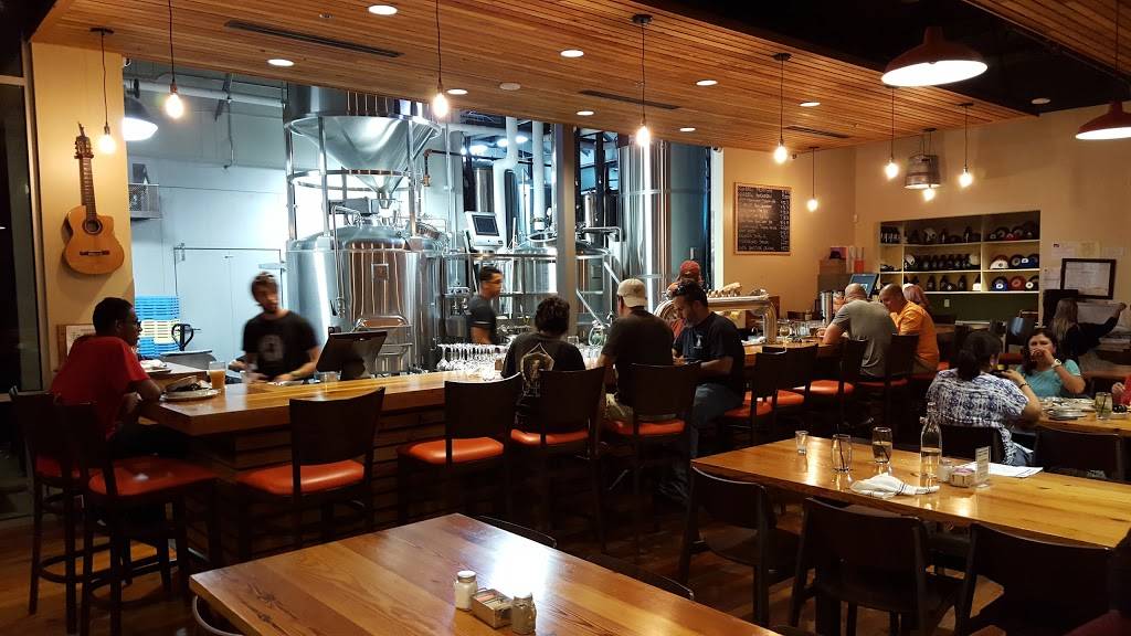 AquaBrew | restaurant | 150 S L B J Dr, San Marcos, TX 78666, USA | 5123532739 OR +1 512-353-2739