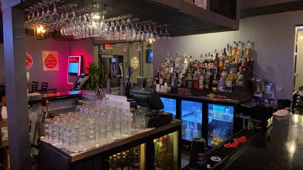 Backyard Grill and Patio | restaurant | 4918 S MacDill Ave, Tampa, FL 33611, USA | 8138319464 OR +1 813-831-9464