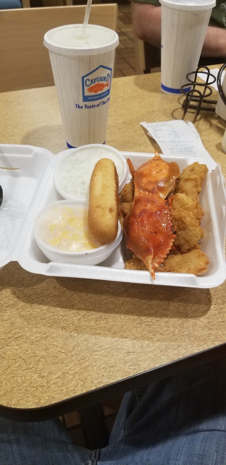 Captain Ds | restaurant | 19 Miracle Strip Pkwy SW, Fort Walton Beach, FL 32548, USA | 8502443656 OR +1 850-244-3656