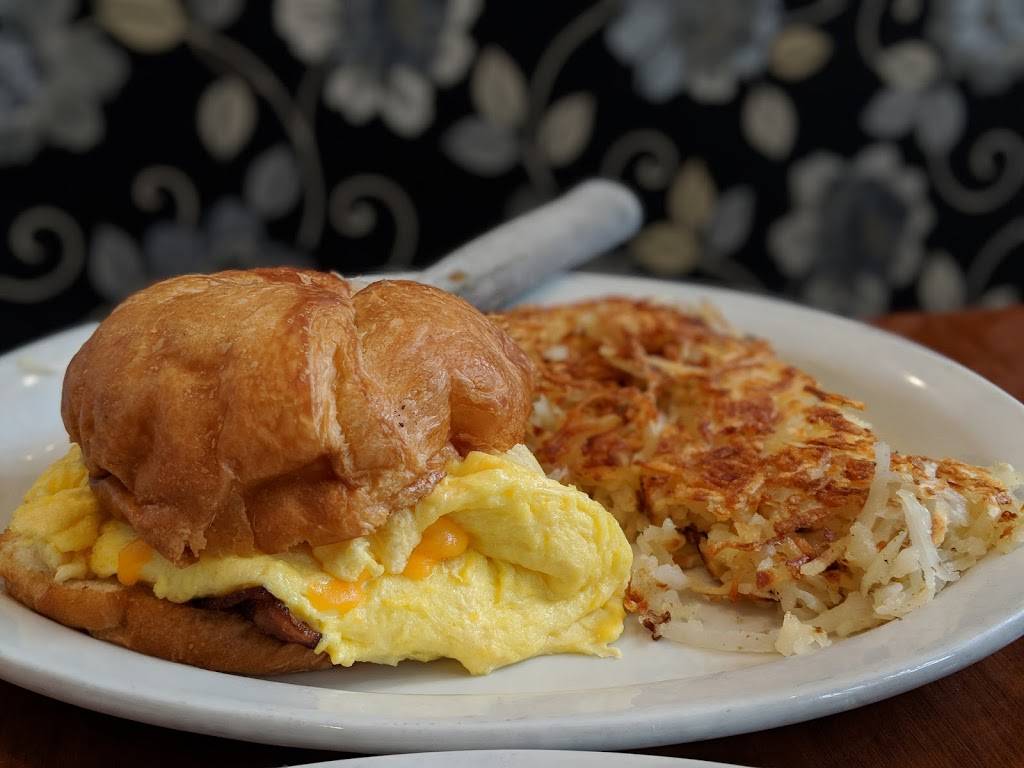 CornerStone Café | restaurant | 2200 N Clybourn Ave, Chicago, IL 60614, USA | 7732704343 OR +1 773-270-4343