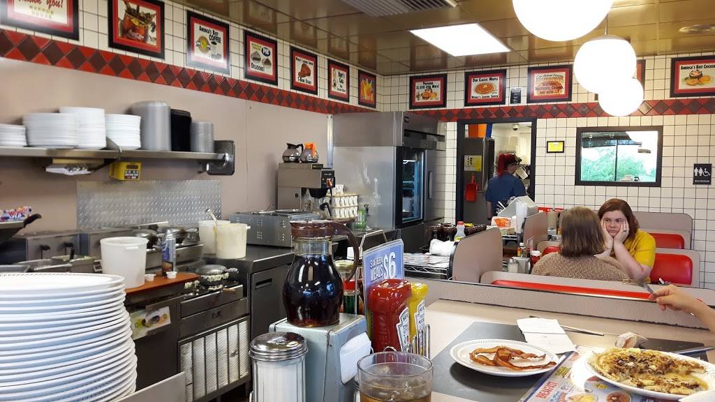 Waffle House | meal takeaway | 1931 St E 60th St, Anderson, IN 46013, USA | 7656497631 OR +1 765-649-7631