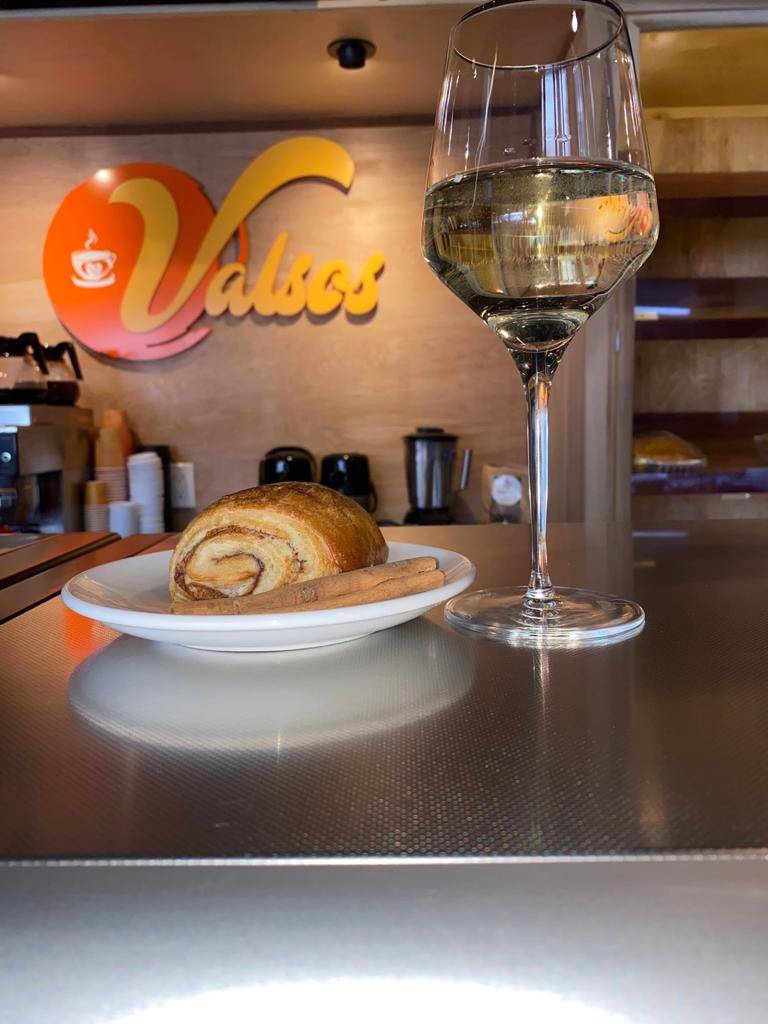 Valsos Cafe & Bar | cafe | 123A Shirley Ave, Revere, MA 02151, USA | 7816294843 OR +1 781-629-4843