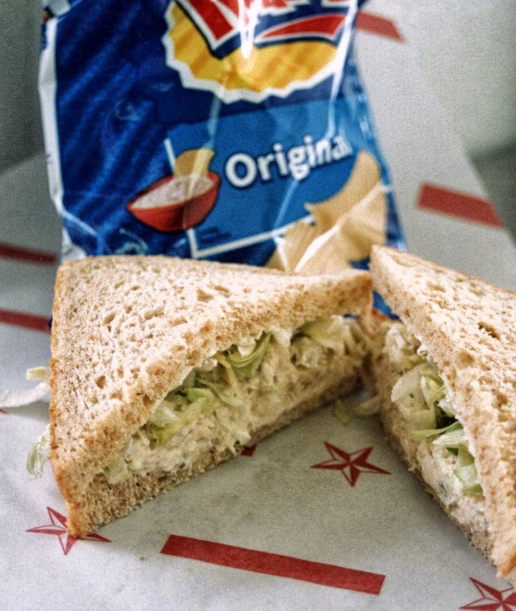 Snoopys Hot Dogs & More | restaurant | 82 Glen Rd, Garner, NC 27529, USA | 9197792545 OR +1 919-779-2545