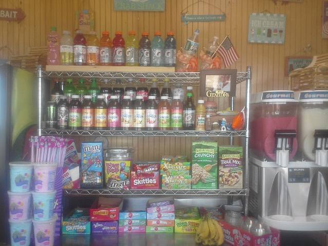 M & J Beach Grille and Seafood - Temp | restaurant | 87 Surf Club Rd, Madison, CT 06443, USA | 2036192549 OR +1 203-619-2549