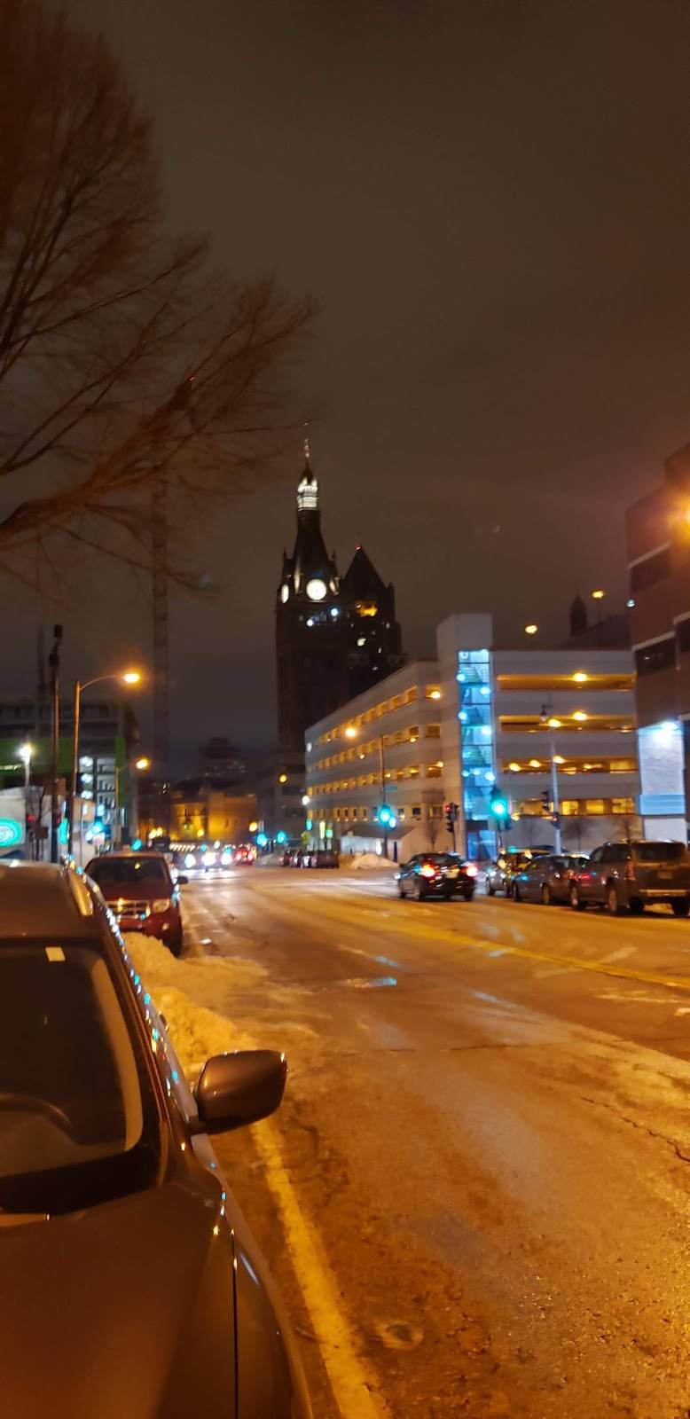 Flannerys MKE | restaurant | 425 E Wells St, Milwaukee, WI 53202, USA | 4142788586 OR +1 414-278-8586