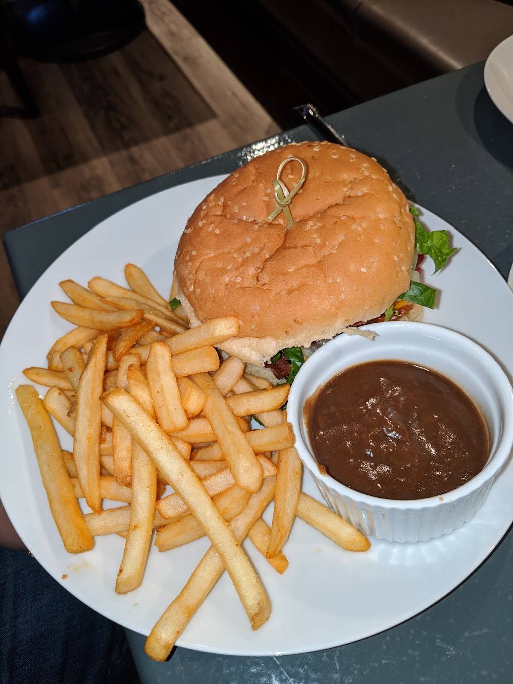 Tonys Skinny Chef Bistro | restaurant | 6435 Dixie Rd Unit 1, Mississauga, ON L6T 1X4, Canada | 9055648955 OR +1 905-564-8955