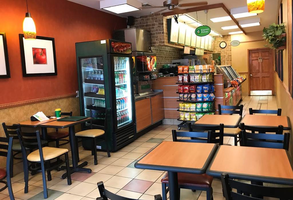 Subway Restaurants | restaurant | 116-30 Queens Blvd, Forest Hills, NY 11375, USA | 7185201688 OR +1 718-520-1688