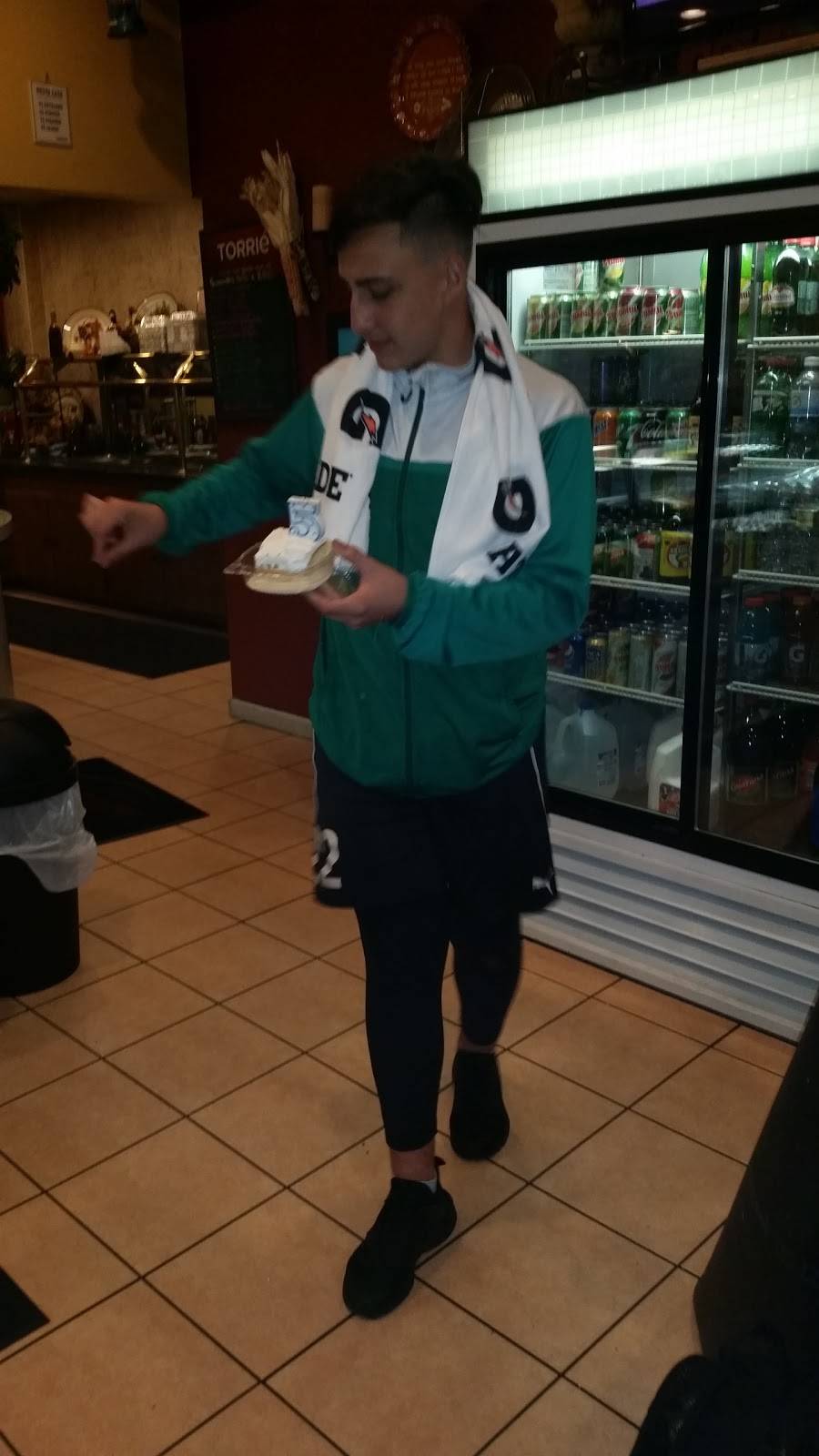 Fernades Cafe | restaurant | 141 Fleming Ave, Newark, NJ 07105, USA | 9734910803 OR +1 973-491-0803