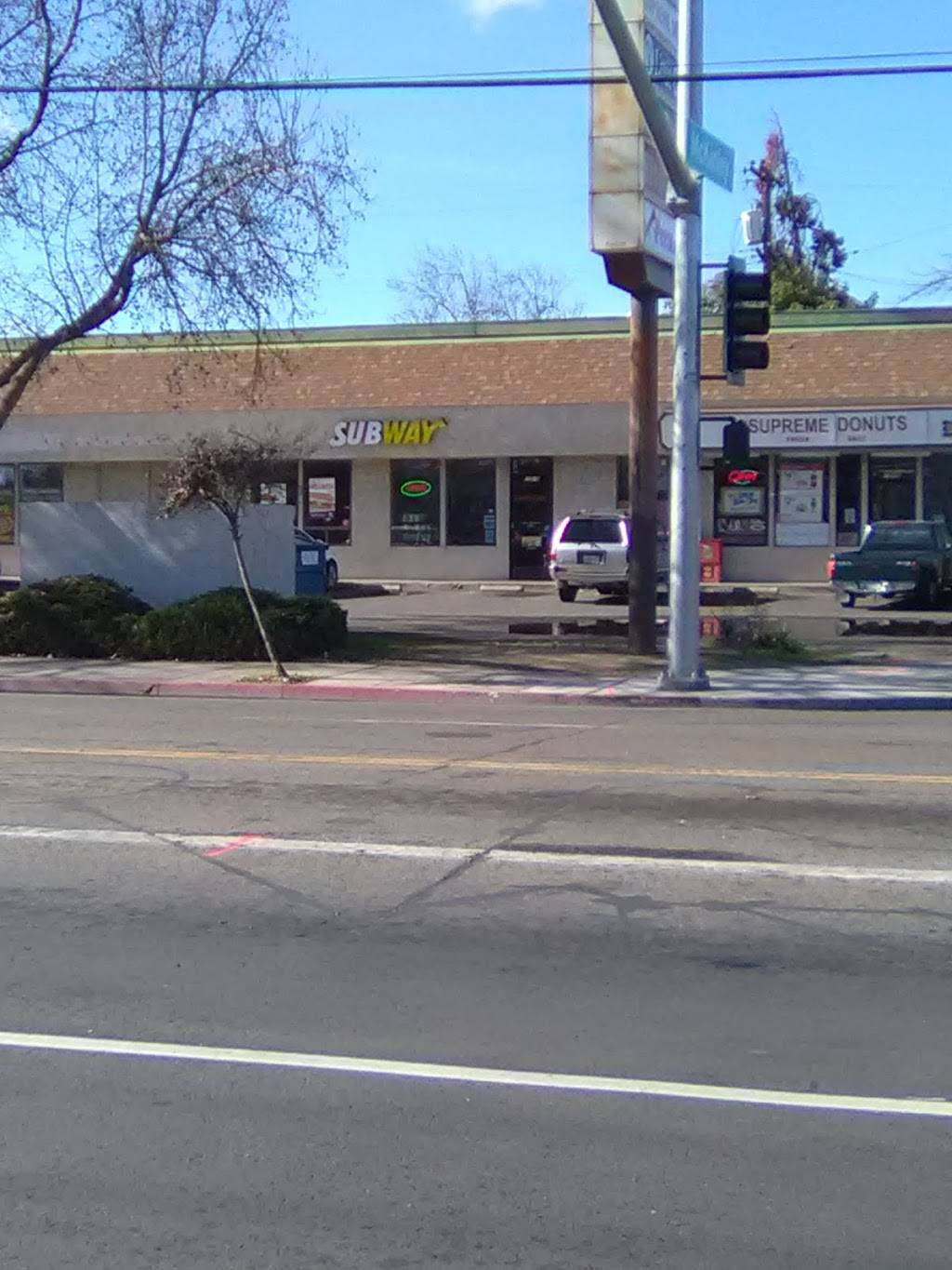 Subway | restaurant | 1589 N Palm Ave, Fresno, CA 93728, USA | 5592372041 OR +1 559-237-2041