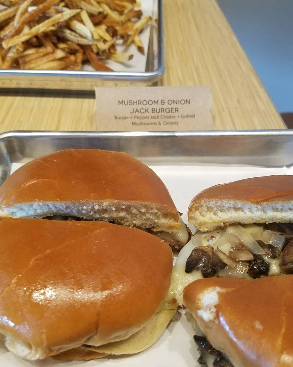 Hello Bistro - Beachwood | restaurant | 2101 Richmond Rd, Beachwood, OH 44122, USA | 2163424843 OR +1 216-342-4843