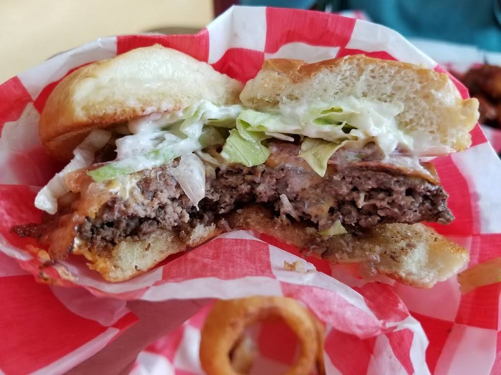 World Class Cheeseburgers | restaurant | Dogwood Plaza, 15951, Wells Hwy, Seneca, SC 29678, USA | 8648888995 OR +1 864-888-8995