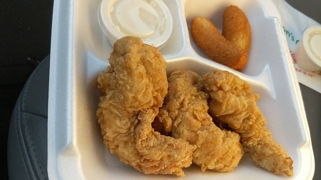 Smithfields Chicken N Bar-B-Q | restaurant | 402 Plaza Dr, Laurinburg, NC 28352, USA | 9102668700 OR +1 910-266-8700