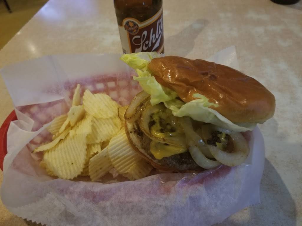 Bristol Tap | restaurant | 46 Cannonball Trail, Bristol, IL 60512, USA | 6305536229 OR +1 630-553-6229