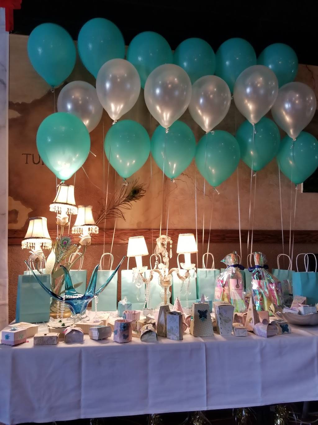 J & B Family Restaurant | restaurant | 79 Victoria St N, Kitchener, ON N2H 5C1, Canada | 5195688361 OR +1 519-568-8361