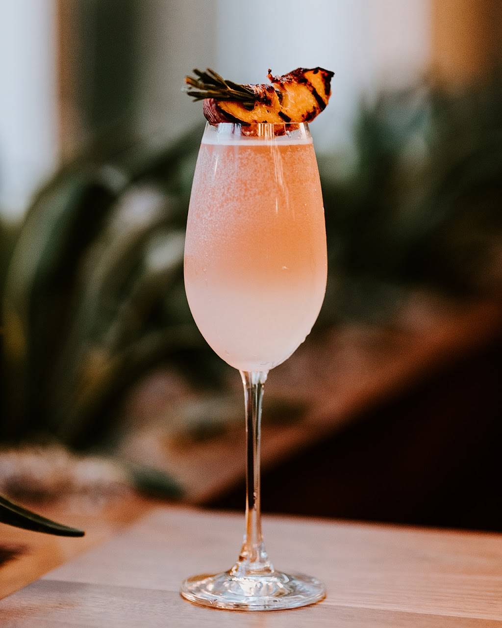 Nosh on High | restaurant | 149 S High St, Columbus, OH 43215, USA | 6149293373 OR +1 614-929-3373