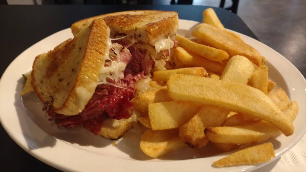 Goldies Deli & Restaurant | restaurant | 13359 Pearl Rd, Cleveland, OH 44136, USA | 4405728700 OR +1 440-572-8700