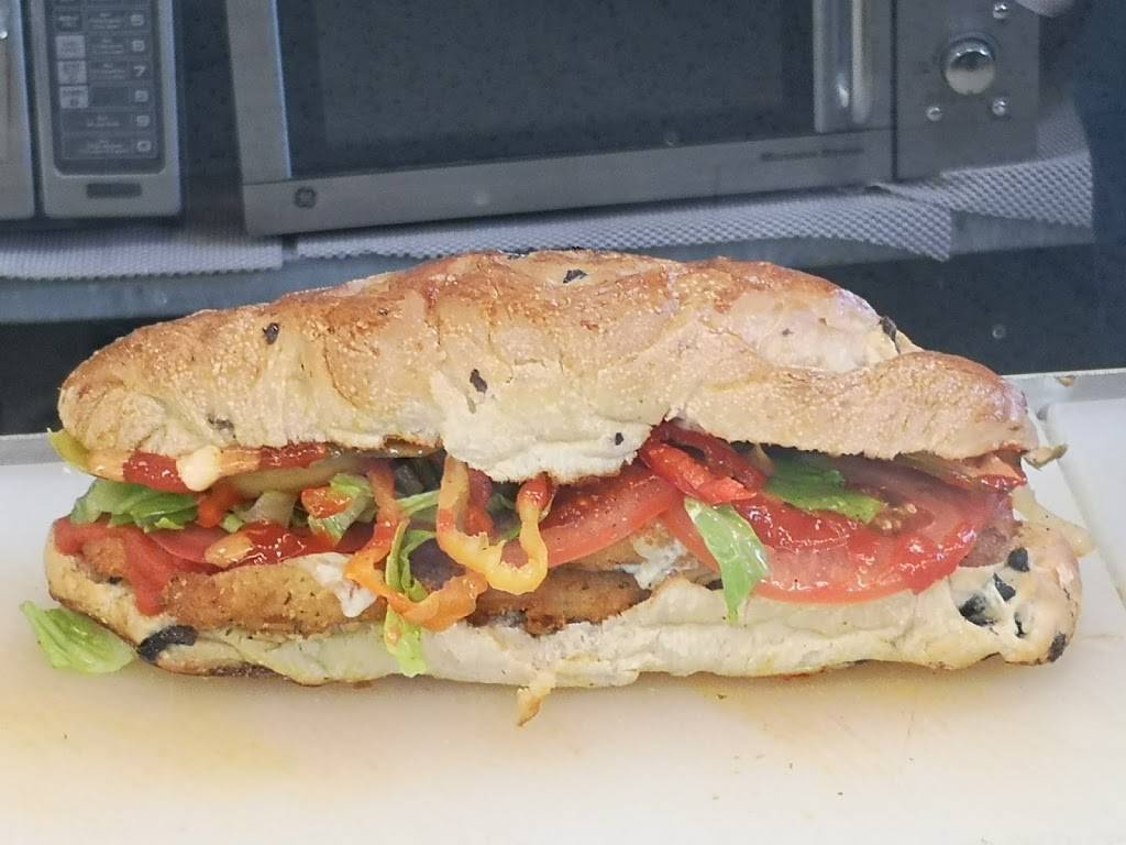 Roberto’s Corner | restaurant | 1034 Pleasant Park Rd, Ottawa, ON K1G 2A1, Canada | 6137990195 OR +1 613-799-0195