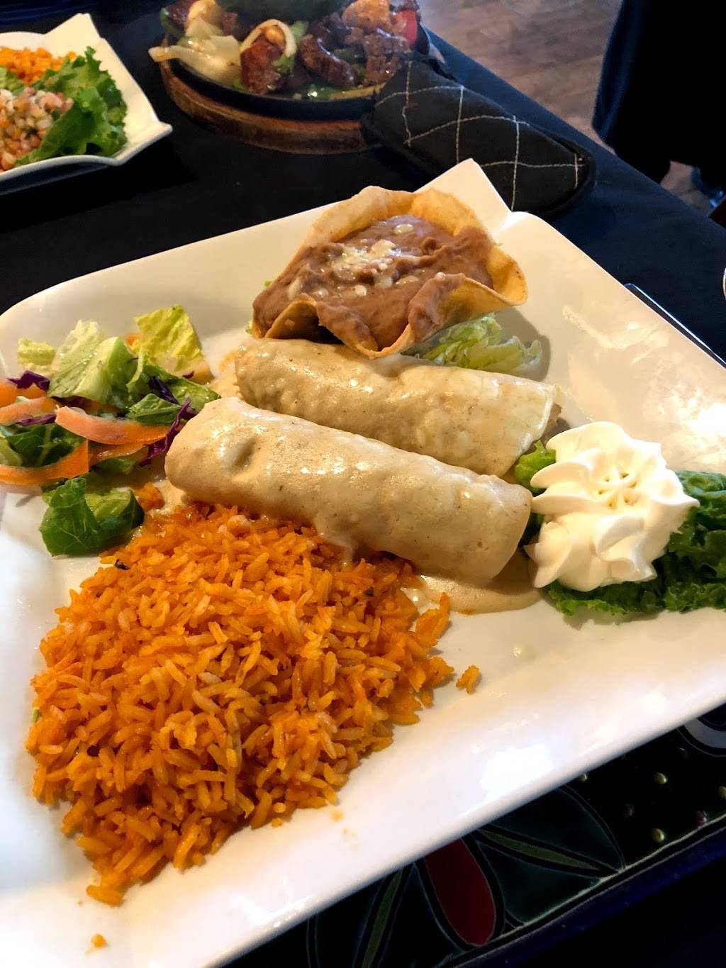 Sol Y Luna Mexican Cuisine | restaurant | 11420 Ming Ave, Bakersfield, CA 93311, USA | 6614124939 OR +1 661-412-4939