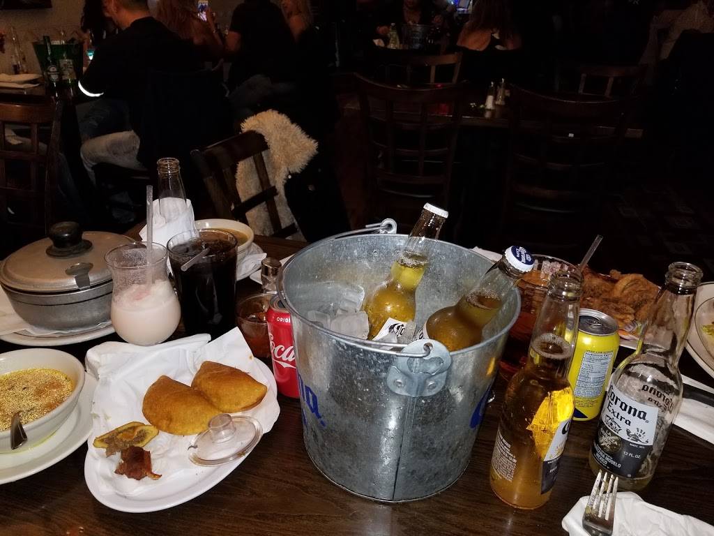 Las Camelias | restaurant | 1802 Westchester Ave, Bronx, NY 10472, USA | 7187941827 OR +1 718-794-1827