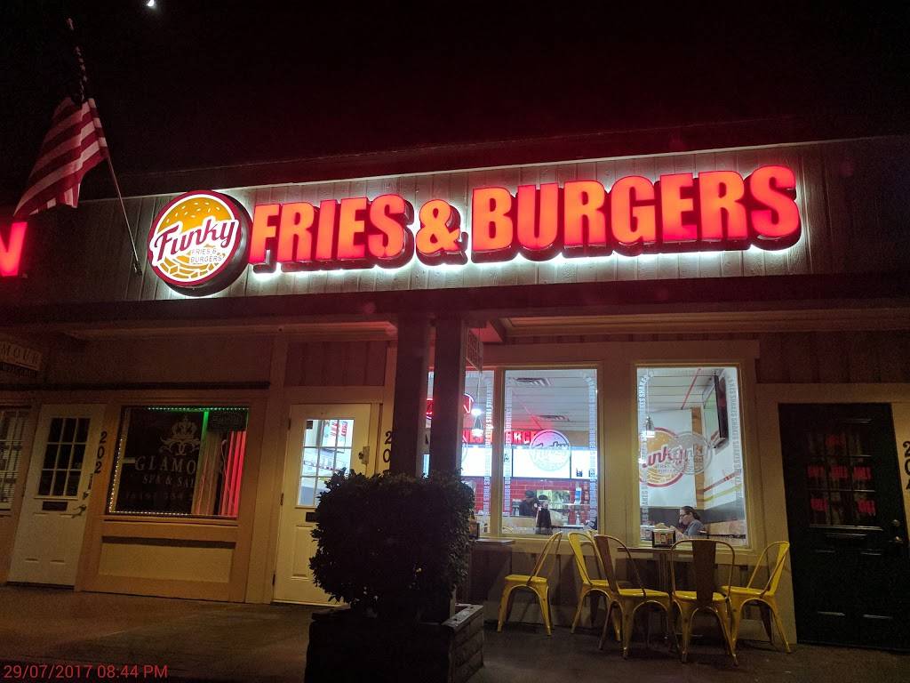 Funky Fries and Burgers | restaurant | 1480 Jamacha Road #203, El Cajon, CA 92019, USA | 6193285959 OR +1 619-328-5959