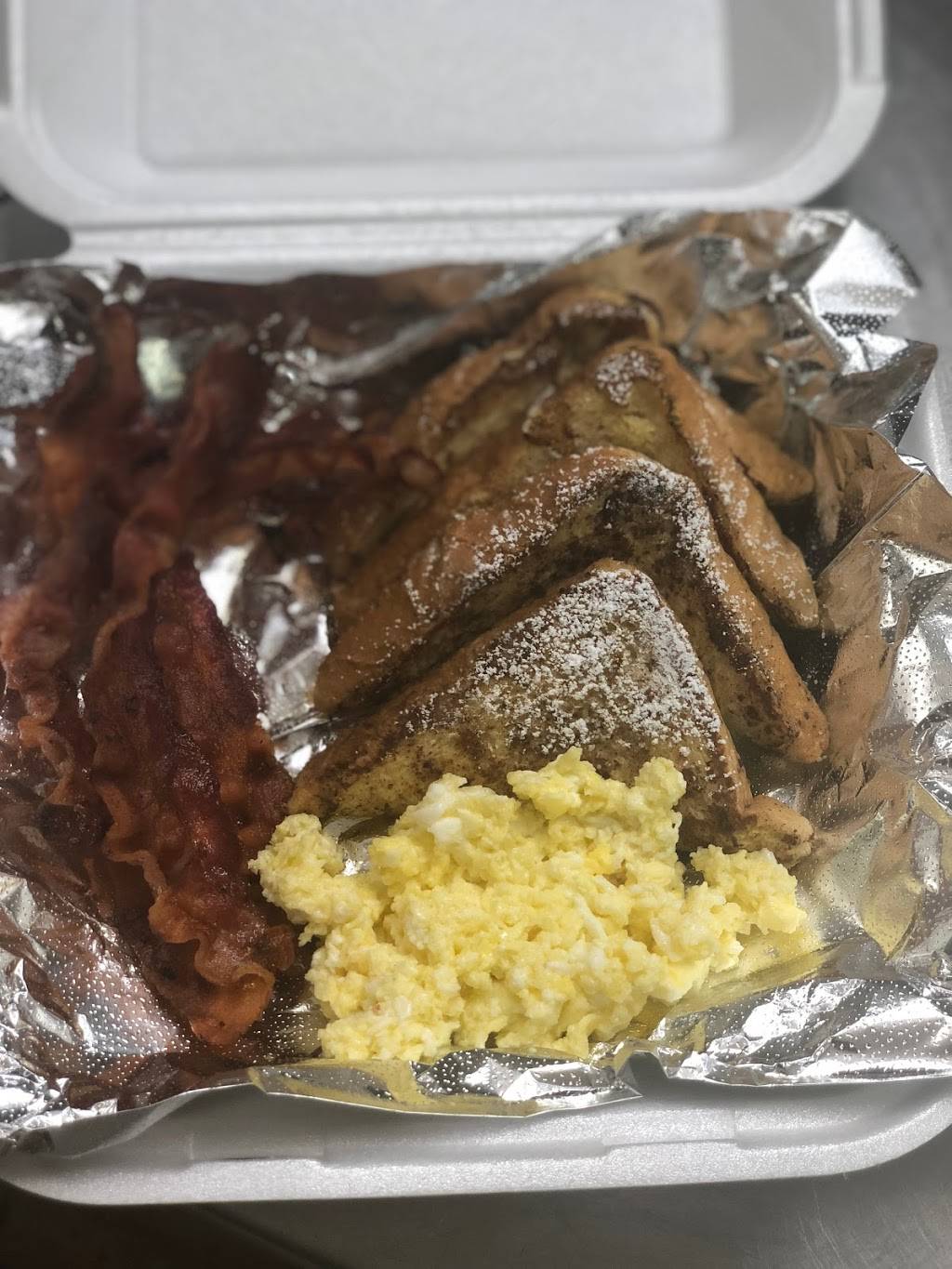 Pyramid Soul Food & Grill | restaurant | 2142 Lee Rd, Cleveland Heights, OH 44118, USA | 2162851607 OR +1 216-285-1607