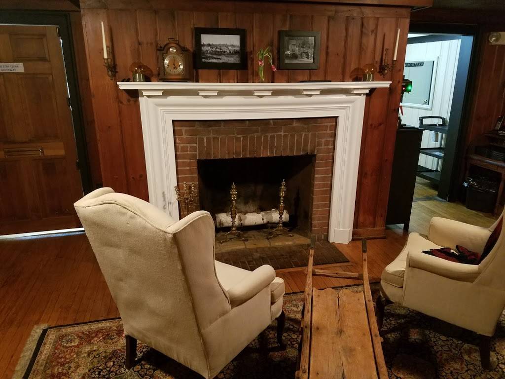 Lakehouse Tavern | restaurant | 157 Main St, Hopkinton, NH 03229, USA | 6037461800 OR +1 603-746-1800