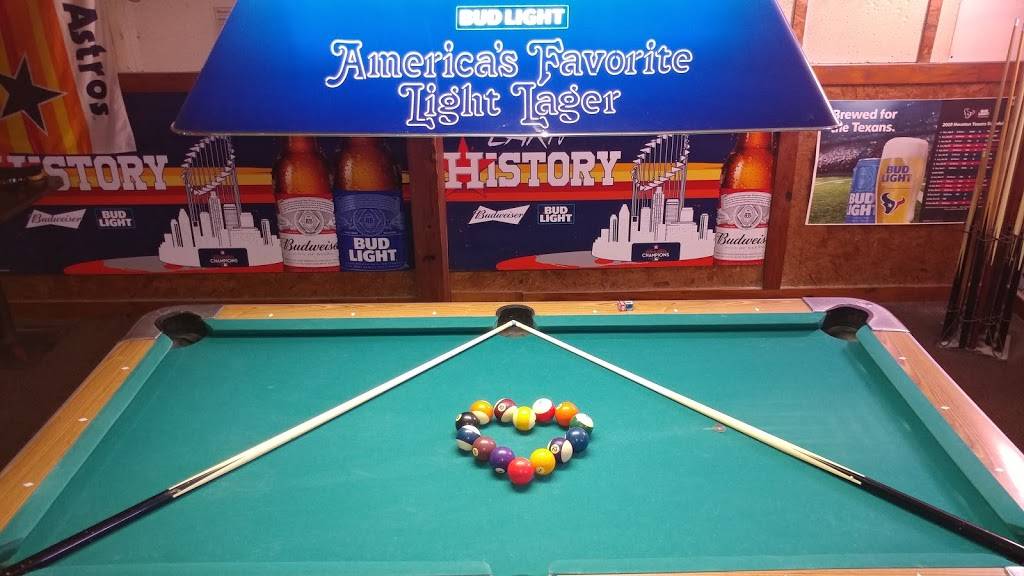 Winnies Watering Hole | restaurant | 111 Plantation Dr, Lake Jackson, TX 77566, USA | 9792973698 OR +1 979-297-3698