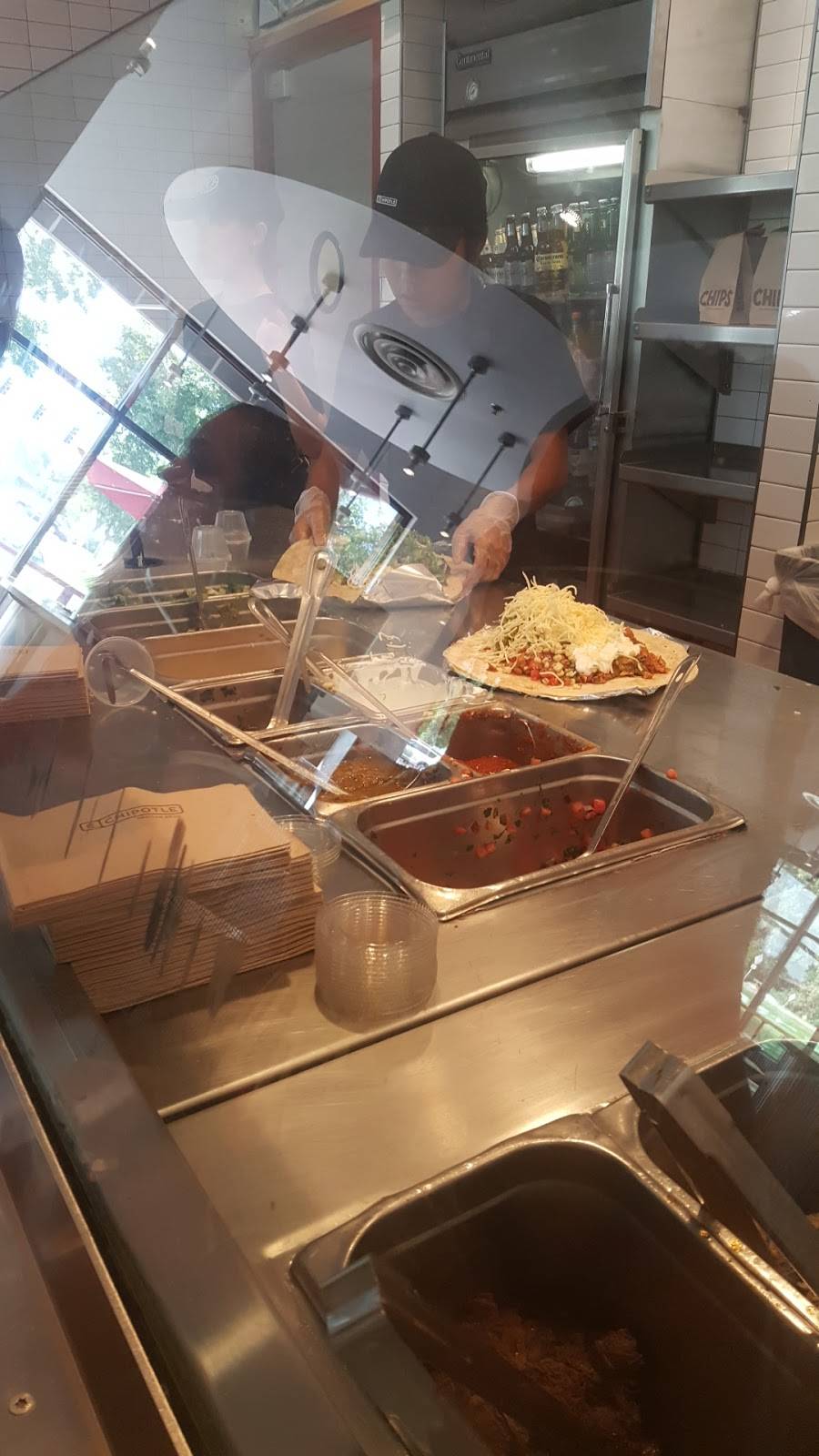 Chipotle Mexican Grill | restaurant | 2303 White Bear Ave, N Ste H, Maplewood, MN 55109, USA | 6517772155 OR +1 651-777-2155