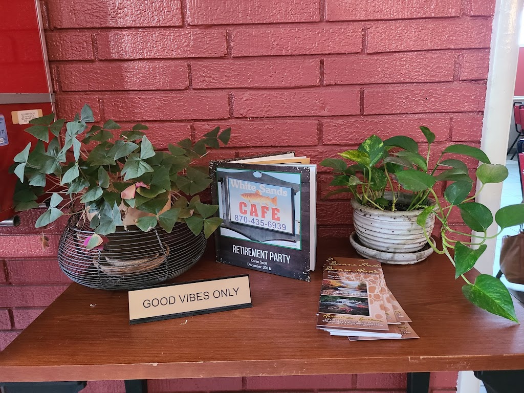 White Sands Cafe | restaurant | 115 Harding Blvd, Cotter, AR 72626, USA | 8704356939 OR +1 870-435-6939