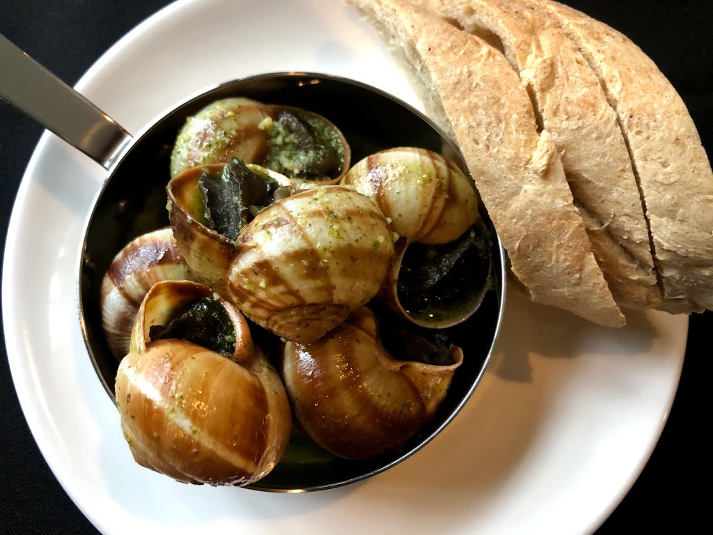 Nittolos Seafood & Social | restaurant | 104 Main St, Lake Leelanau, MI 49653, USA | 2319942400 OR +1 231-994-2400