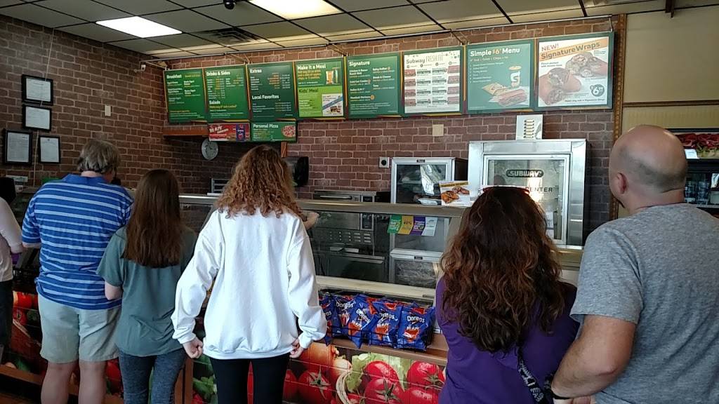 Subway | restaurant | 700 W 4th St, Adel, GA 31620, USA | 2298962430 OR +1 229-896-2430