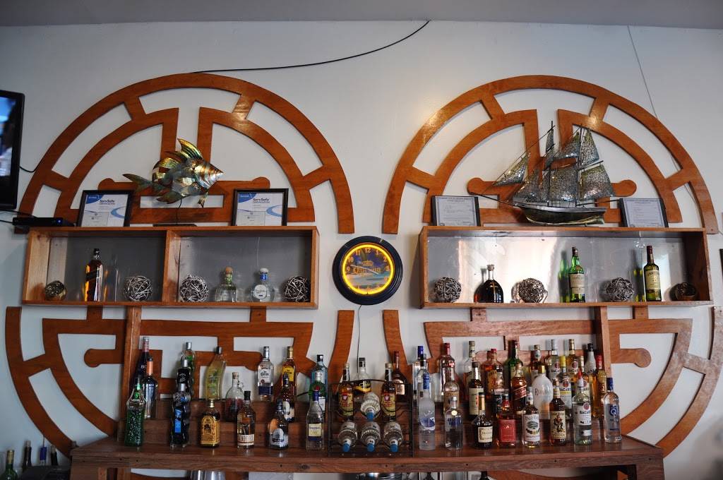 El Faro Caribbean Seafood | restaurant | 2854, 2701 W Division St, Chicago, IL 60622, USA | 7736616496 OR +1 773-661-6496