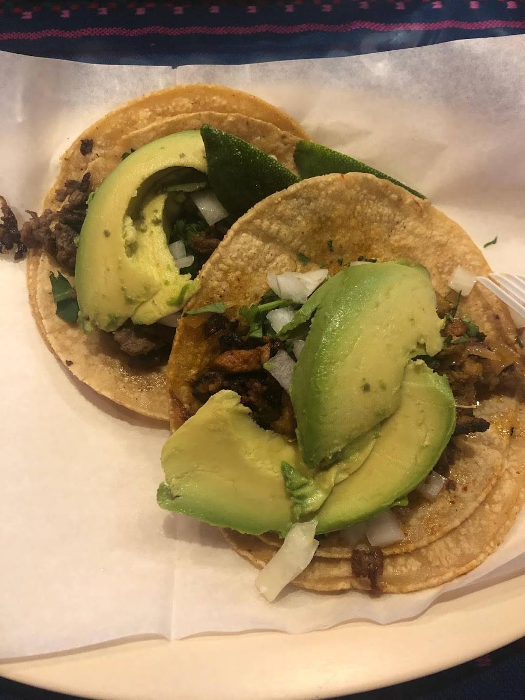 El Gallo Bravo | restaurant | 1429 W Montrose Ave, Chicago, IL 60613, USA | 7734045358 OR +1 773-404-5358